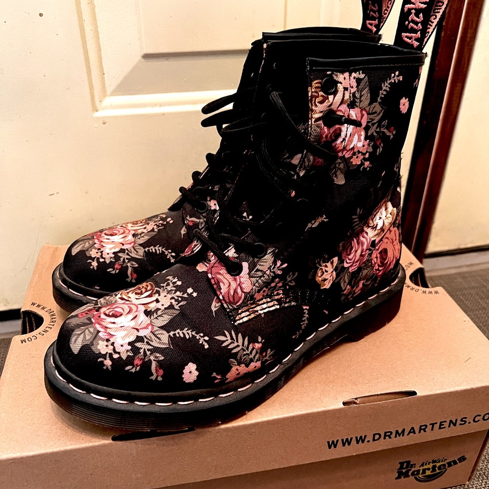 Dr Martens Victorian Floral Black Lace Up Combat Boots Size 8